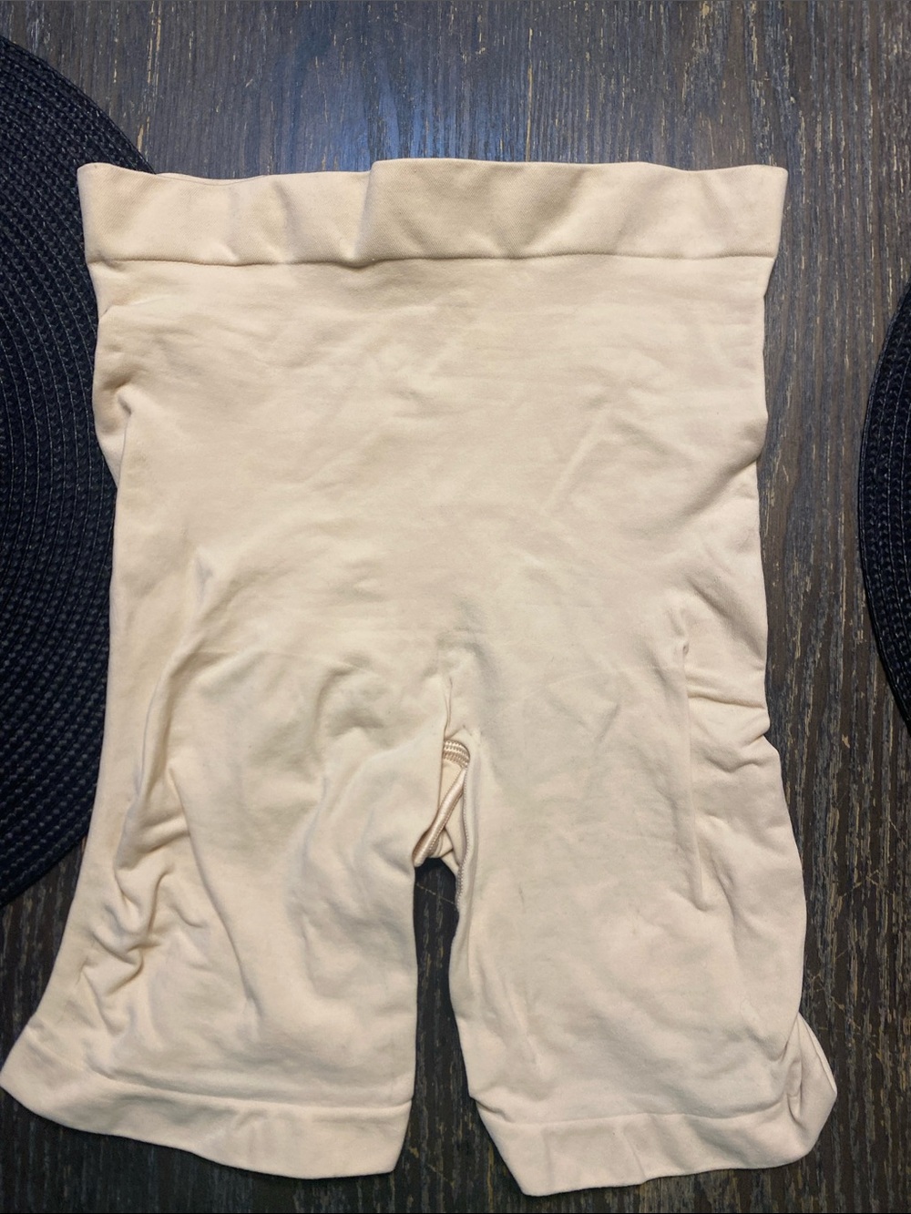 SKIMS sand medium mid thigh sculpt Shorts